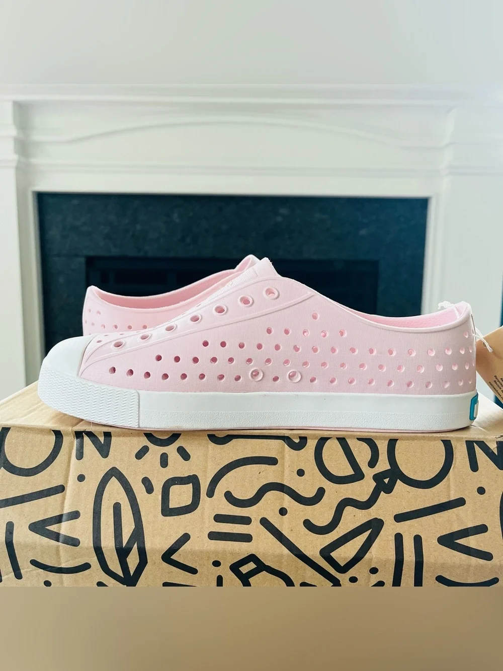 Sz J5 NATIVE Slip On Shoes Jefferson Rose Pink/Shell White Junior 5 (women 7)